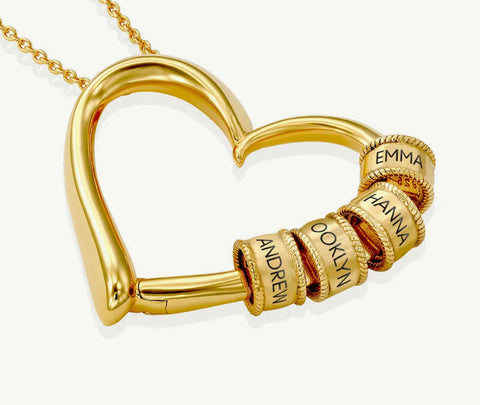 Heart necklace with engraved beads in gold