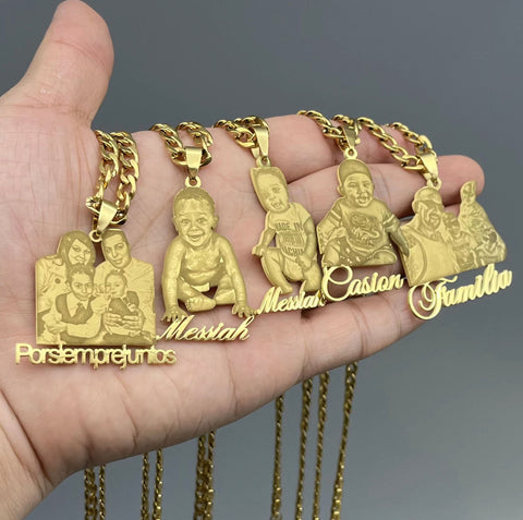 Personalized portrait necklace